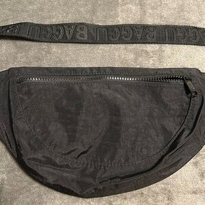 Baggu Fanny pack in black